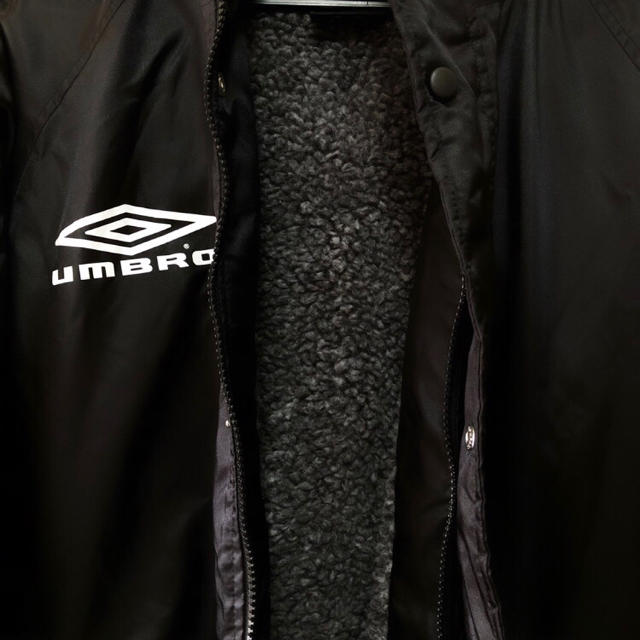 UMBRO(アンブロ)のアンブロ UMBRO ベンチコート　サッカー スポーツ/アウトドアのサッカー/フットサル(ウェア)の商品写真