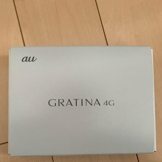 au(エーユー)のGRATINA 4G スマホ/家電/カメラのスマートフォン/携帯電話(携帯電話本体)の商品写真