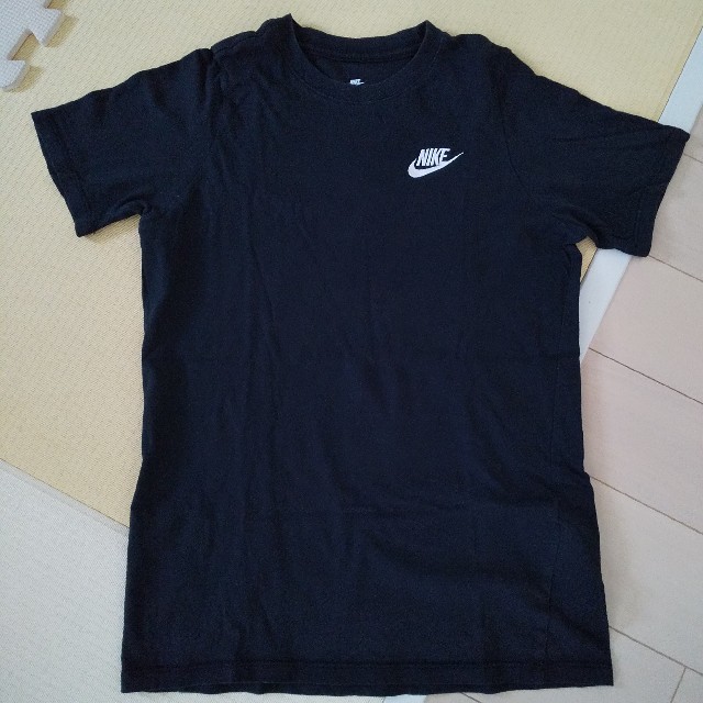 NIKE(ナイキ)のNIKE  ナイキ ジュニアTシャツ 黒 M キッズ/ベビー/マタニティのキッズ服男の子用(90cm~)(Tシャツ/カットソー)の商品写真