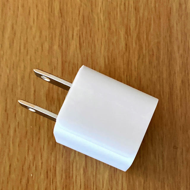 Apple(アップル)のUSB電源アダプタ　充電　Apple スマホ/家電/カメラのスマートフォン/携帯電話(バッテリー/充電器)の商品写真