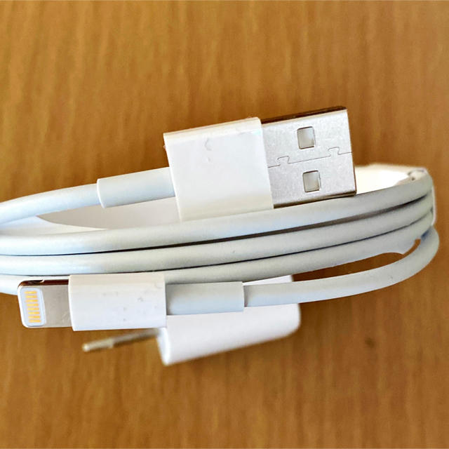 Apple(アップル)のUSB Lightningケーブル　iPhone  Apple スマホ/家電/カメラのスマホアクセサリー(その他)の商品写真