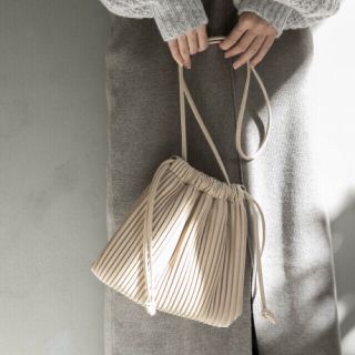 ローリーズファーム(LOWRYS FARM)のプリーツキンチャクBAG♡アイボリー(ショルダーバッグ)