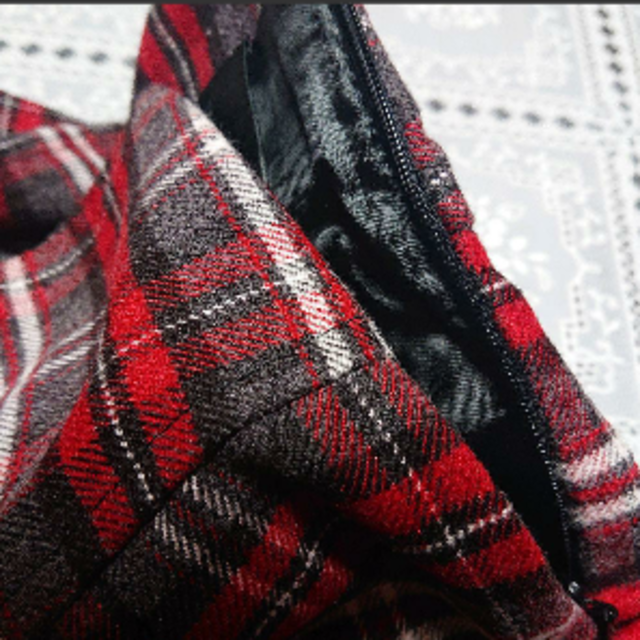 チェック ミニスカート 　プリーツ　チャコールグレイ　M　ワインレッド　赤 レディースのスカート(ミニスカート)の商品写真