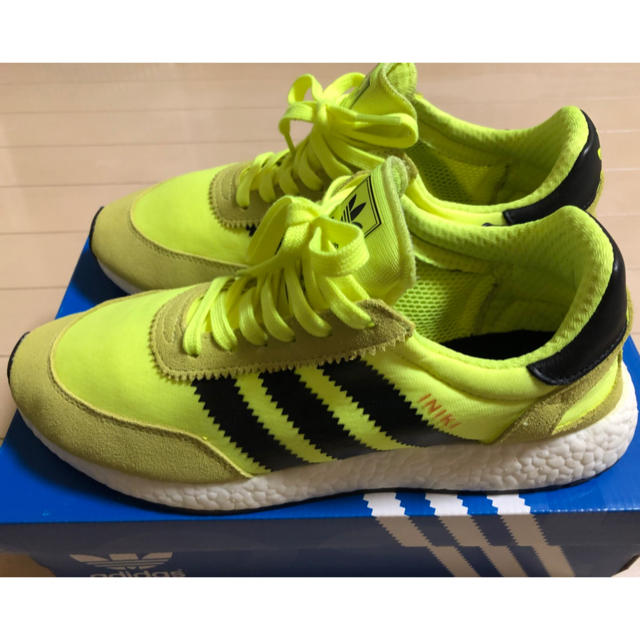 adidas(アディダス)のINIKI RUNNER SOLAR YELLOW/CORE BLACK メンズの靴/シューズ(スニーカー)の商品写真