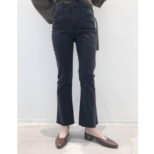 L'Appartement DEUXIEME CLASSE(アパルトモンドゥーズィエムクラス)のアパルトモン　3*1 CROPPED FLARE DENIM ブラック25 レディースのパンツ(デニム/ジーンズ)の商品写真