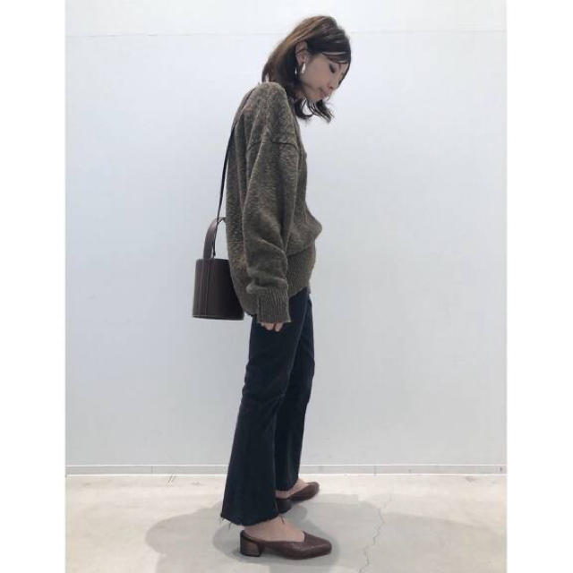 L'Appartement DEUXIEME CLASSE(アパルトモンドゥーズィエムクラス)のアパルトモン　3*1 CROPPED FLARE DENIM ブラック25 レディースのパンツ(デニム/ジーンズ)の商品写真