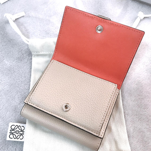 LOEWE(ロエベ)の【mey様専用】1番人気色＊ロエベ 三つ折り財布　バイカラーウォレット レディースのファッション小物(財布)の商品写真