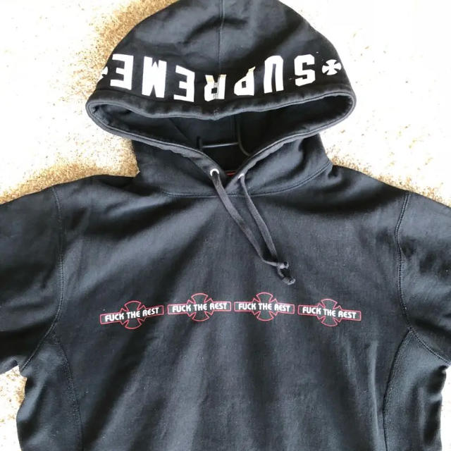 Supreme(シュプリーム)のsupreme×independent hoodie メンズのトップス(パーカー)の商品写真