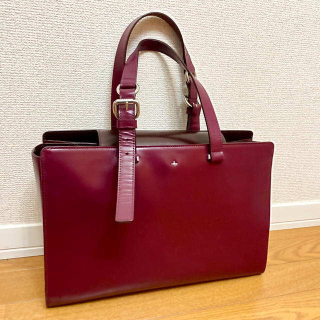 ほぼ未使用♡元値税込約6万円♪ヴィヴィアントート♡ A4入ります♡ 濃いピンク♪