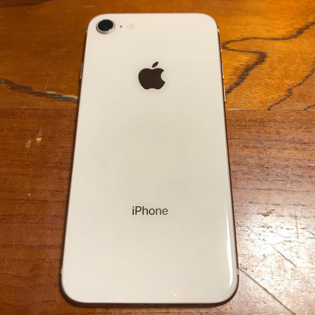 iPhone(アイフォーン)のiPhone8 64GB SIMフリー スマホ/家電/カメラのスマートフォン/携帯電話(スマートフォン本体)の商品写真