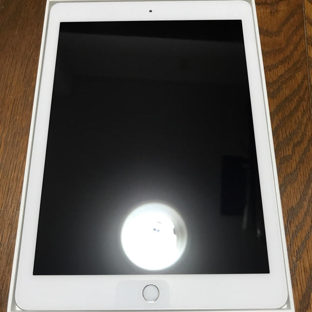 iPad2018(第6世代)32GB Wi-Fiモデル　美品のサムネイル