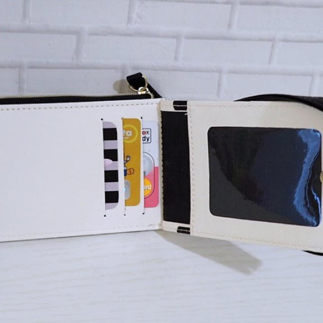 PEANUTS(ピーナッツ)のスヌーピー　パスケース付きカードケース レディースのファッション小物(パスケース/IDカードホルダー)の商品写真