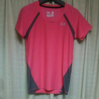 アンダーアーマー(UNDER ARMOUR)のUNDERARMOUR 半袖Tシャツ MDサイズ ピンク スポーツ トレーニング(その他)
