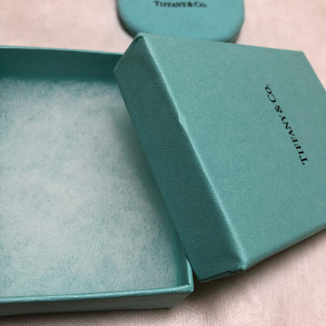 Tiffany & Co.(ティファニー)のティファニー 空箱 袋 正規品 プレゼント レディースのバッグ(ショップ袋)の商品写真