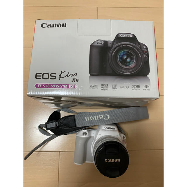 EOS Kiss X9　デジタル　一眼レフ　カメラ　レンズキット ホワイト