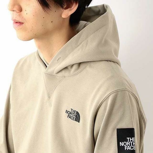 THE NORTH FACE(ザノースフェイス)の【新品未使用】ノースフェイス スクエアロゴフーディツイルベージXL メンズのトップス(パーカー)の商品写真