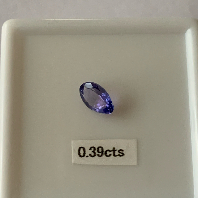 タンザナイト　ルース　0.39ct ハンドメイドの素材/材料(各種パーツ)の商品写真