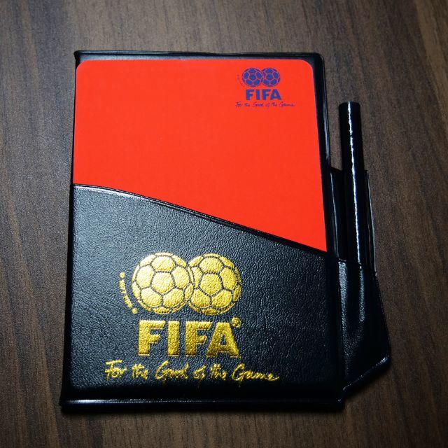 着後レビューで FIFA レフェリー手帳 審判 サッカー