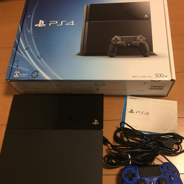 エンタメ/ホビーPS4プレイステーション4本体 500GB 完備品　動作確認済