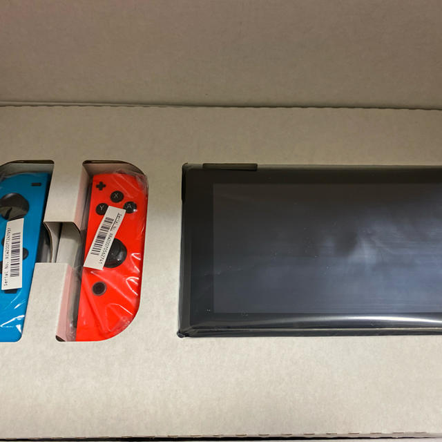 【美品・保証書つき】新型Nintendo Switch