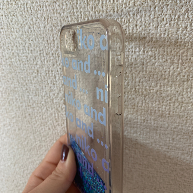 niko and...(ニコアンド)のniko and ... iPhoneケース スマホ/家電/カメラのスマホアクセサリー(iPhoneケース)の商品写真