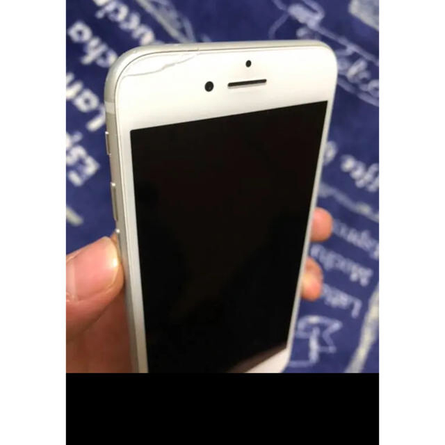 Apple(アップル)のiPhone7 シルバーdocomo 128GB スマホ/家電/カメラのスマートフォン/携帯電話(スマートフォン本体)の商品写真