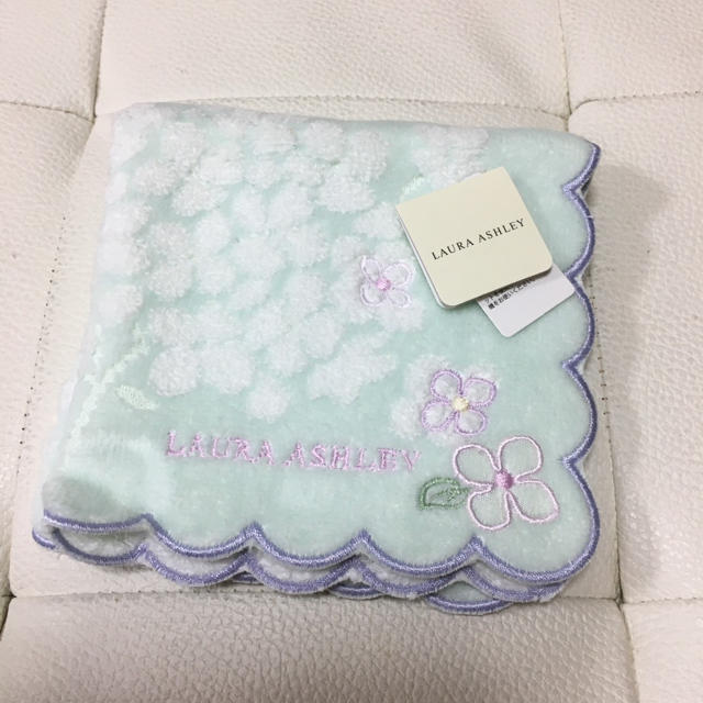 LAURA ASHLEY(ローラアシュレイ)のLAURA ASHLEYハンカチ レディースのファッション小物(ハンカチ)の商品写真