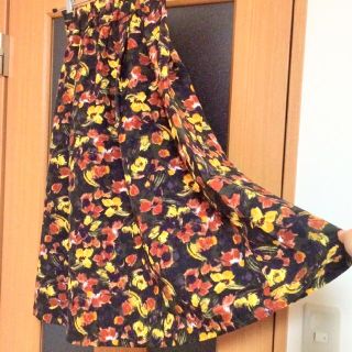 ダブルクローゼット(w closet)の新品タグ付き＊ダブクロ花柄スカート(ひざ丈スカート)