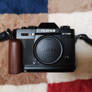 フジフイルム(富士フイルム)の富士フイルム X-T30 本体+おまけ(ミラーレス一眼)
