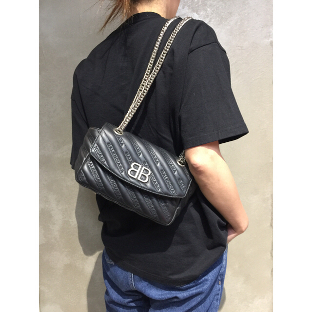 BALENCIAGA BAG(バレンシアガバッグ)の【バレンシアガ】チェーンバック レディースのバッグ(ショルダーバッグ)の商品写真