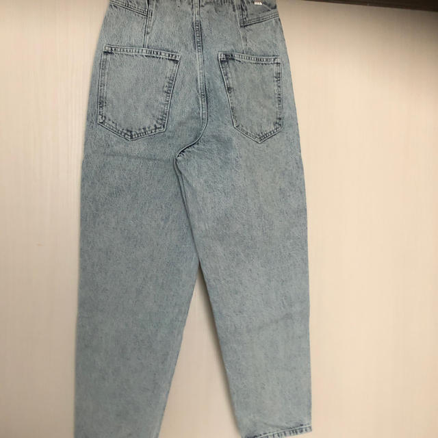 ZARA(ザラ)のZARAザラ新品未使用ケミカルデニム9号 レディースのパンツ(デニム/ジーンズ)の商品写真