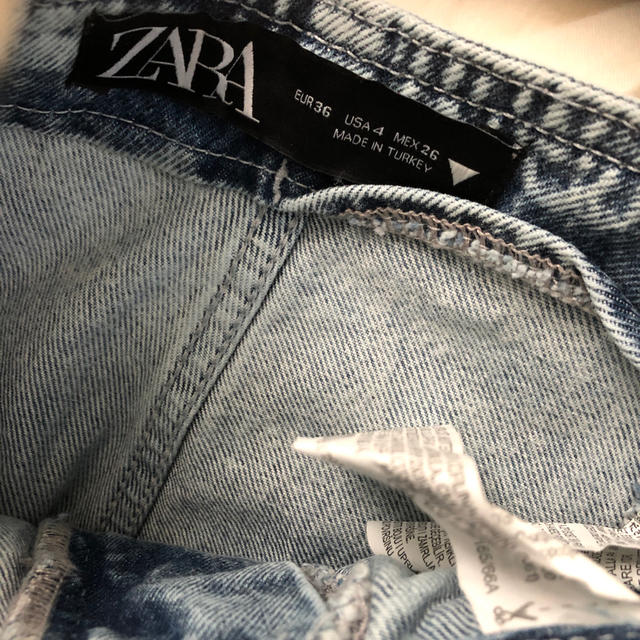 ZARA(ザラ)のZARAザラ新品未使用ケミカルデニム9号 レディースのパンツ(デニム/ジーンズ)の商品写真