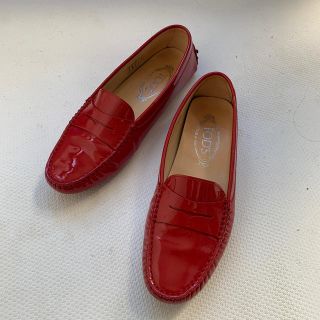 トッズ(TOD'S)のTOD’S エナメル　37 1/2(ローファー/革靴)