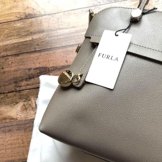 Furla - 新品 SABBIA フルラ パイパー M サッビア グレー グレージュ ...