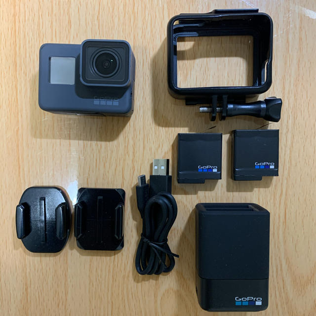 GoPro HERO6 + バッテリーチャージャー+ 自撮り棒　go proアクションカメラ