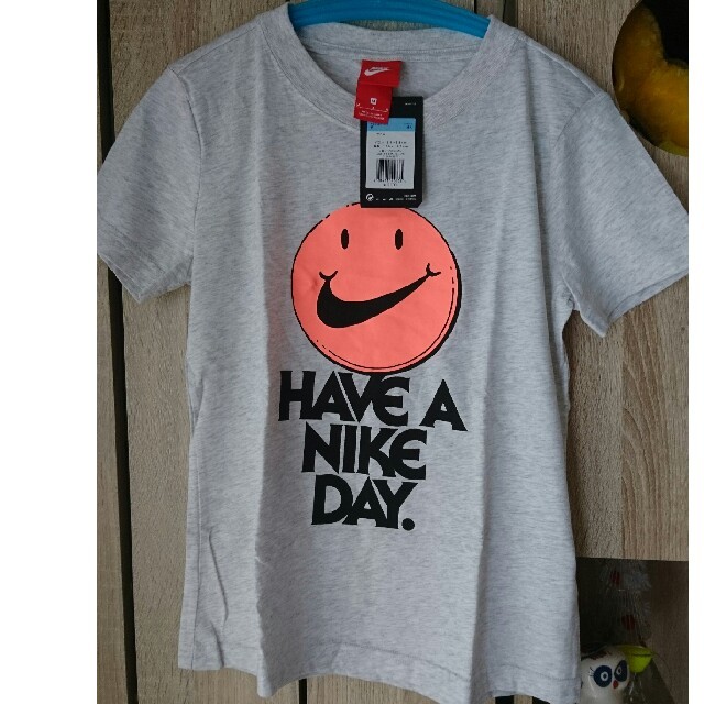 NIKE(ナイキ)のNIKE ナイキ Tシャツ 未使用 新品 レディースのトップス(Tシャツ(半袖/袖なし))の商品写真