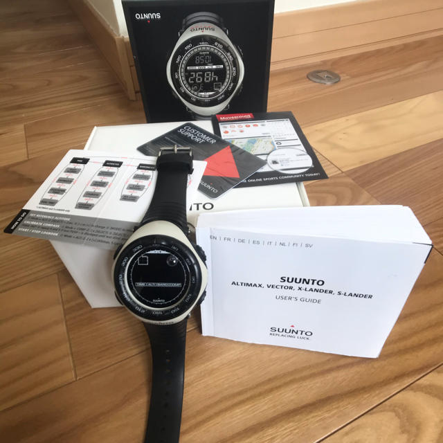 SUUNTO(スント)のスントベクター　SUUNTO　ホワイト×ブラック メンズの時計(腕時計(デジタル))の商品写真