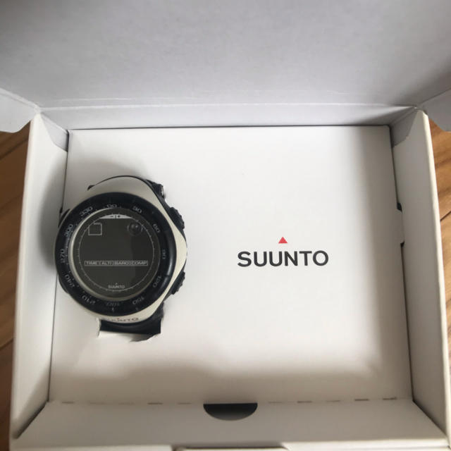 SUUNTO(スント)のスントベクター　SUUNTO　ホワイト×ブラック メンズの時計(腕時計(デジタル))の商品写真
