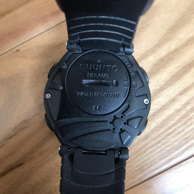 SUUNTO(スント)のスントベクター　SUUNTO　ホワイト×ブラック メンズの時計(腕時計(デジタル))の商品写真