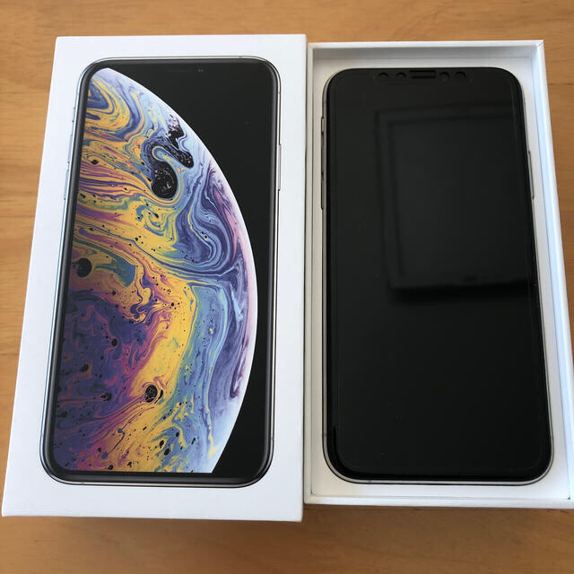 iPhone(アイフォーン)のiPhone XS 256GB SIMフリー シルバー バッテリー93% スマホ/家電/カメラのスマートフォン/携帯電話(スマートフォン本体)の商品写真