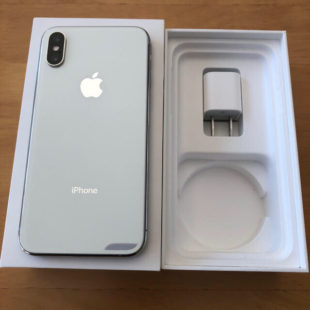 iPhone(アイフォーン)のiPhone XS 256GB SIMフリー シルバー バッテリー93% スマホ/家電/カメラのスマートフォン/携帯電話(スマートフォン本体)の商品写真