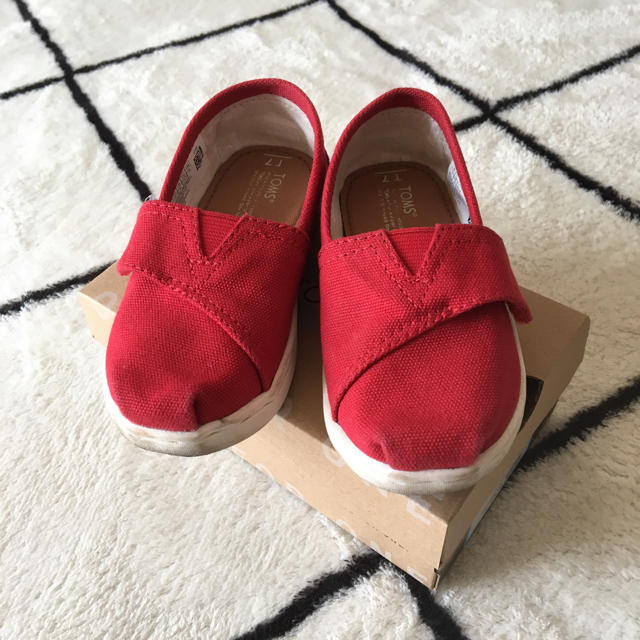 TOMS(トムズ)のトムズ　14cm キッズ/ベビー/マタニティのベビー靴/シューズ(~14cm)(スリッポン)の商品写真