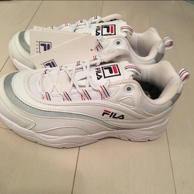 FILA(フィラ)のフィラ　FILA スニーカー　新品未使用 レディースの靴/シューズ(スニーカー)の商品写真