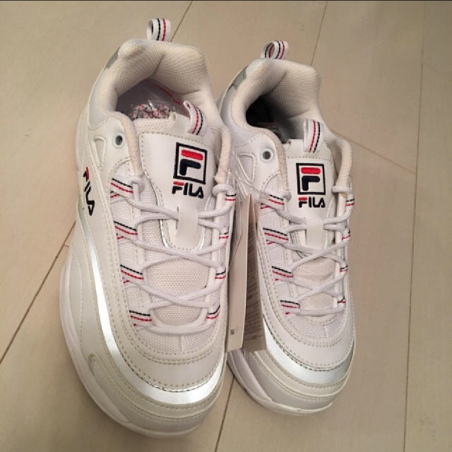 FILA(フィラ)のフィラ　FILA スニーカー　新品未使用 レディースの靴/シューズ(スニーカー)の商品写真