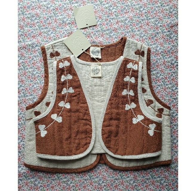 Caramel baby&child (キャラメルベビー&チャイルド)のタグつき新品 APOLINA  BO GILET  ALABASTER 3-5y キッズ/ベビー/マタニティのキッズ服女の子用(90cm~)(ジャケット/上着)の商品写真