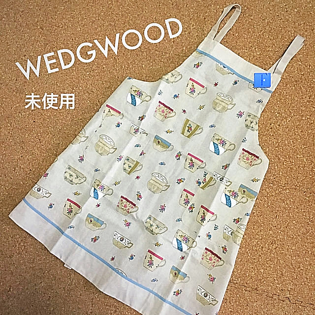 WEDGWOOD(ウェッジウッド)のウェッジウッド  WEDGEWOOD ドレスエプロン　未使用タグ付き　日本製 インテリア/住まい/日用品のキッチン/食器(その他)の商品写真