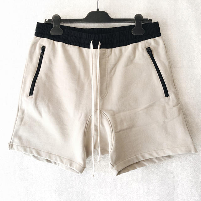 FEAR OF GOD(フィアオブゴッド)のFOG ESSENTIALS Cream Drawstring Shorts メンズのパンツ(ショートパンツ)の商品写真