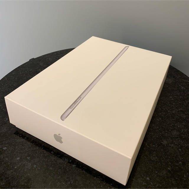 Apple iPad 第6世代 Wi-Fi 32GB シルバー　新品