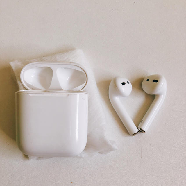 Apple(アップル)のAirPods  スマホ/家電/カメラのオーディオ機器(ヘッドフォン/イヤフォン)の商品写真