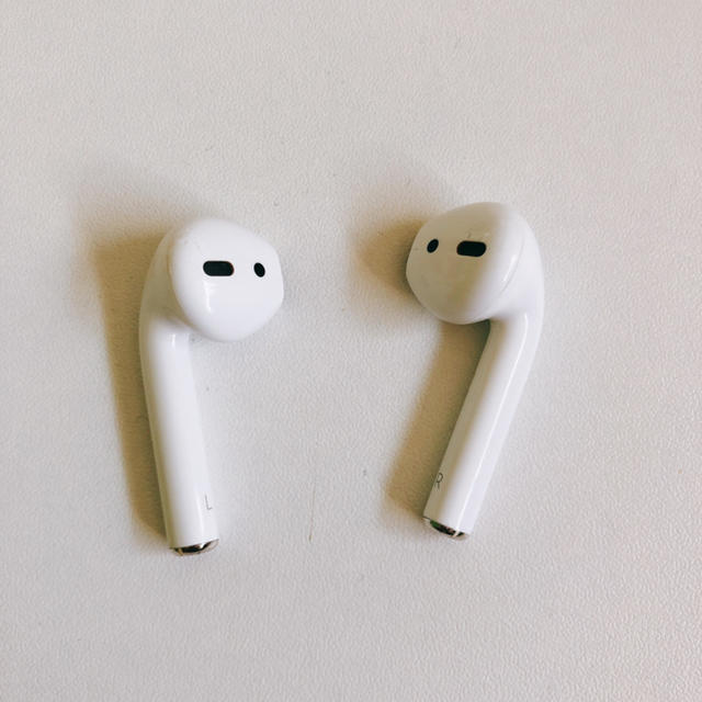 Apple(アップル)のAirPods  スマホ/家電/カメラのオーディオ機器(ヘッドフォン/イヤフォン)の商品写真